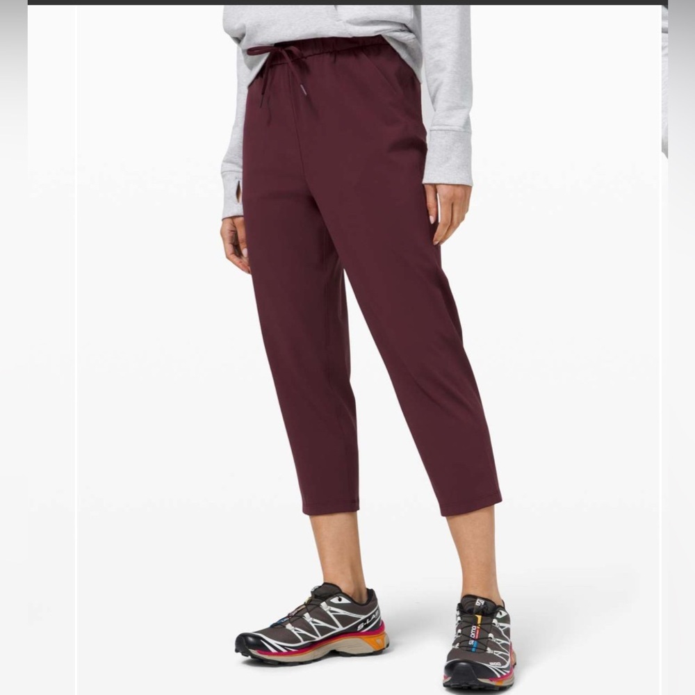 Lululemon Keep Moving Crop *High Rise, 23"
Cassis